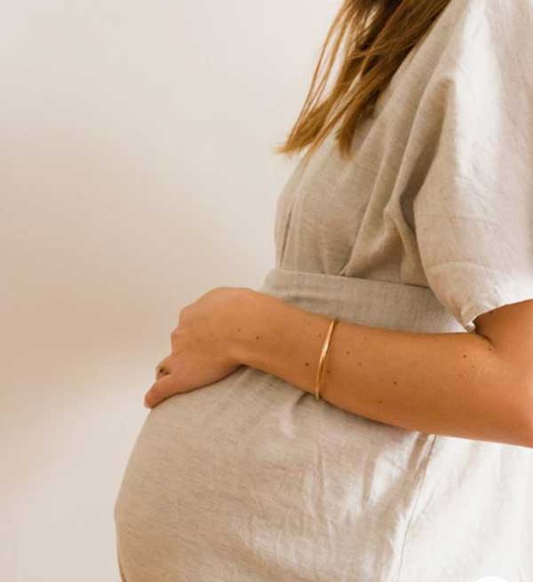 natural maternity photography ideas