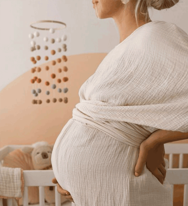 Ideas and get the look for DIY natural maternity photoshoot to at home if you are a mom to be who wants photos alone and indoor.