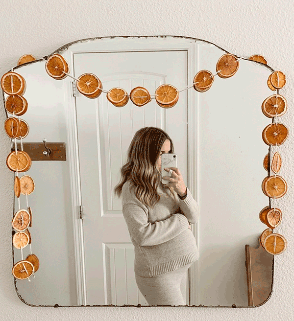 Ideas and get the look for DIY natural maternity photoshoot to at home if you are a mom to be who wants photos alone and indoor.
