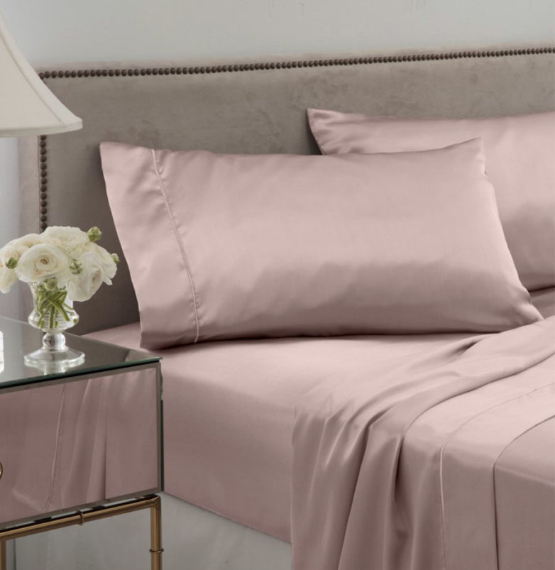 Best Pink Silk Sheets to Sleep like a Glamorous Vintage Hollywood Star