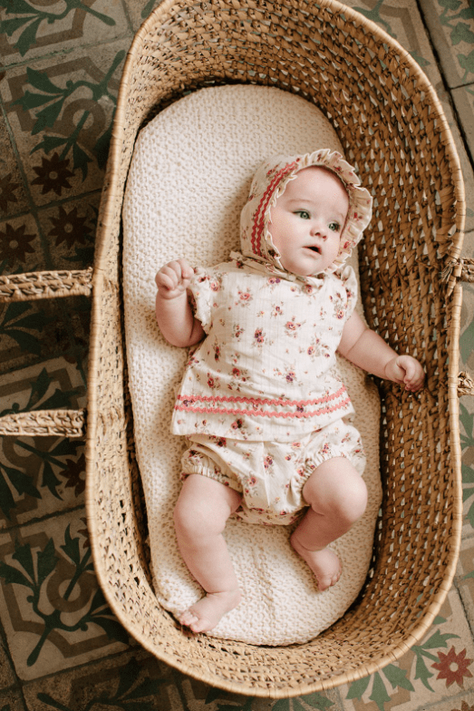Old Flowers Organic Set and Bonnet vintage-feeling organic clothes for babies with sensitive skin organic cotton baby clothes