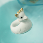 so pure sophie la girafe bath toy