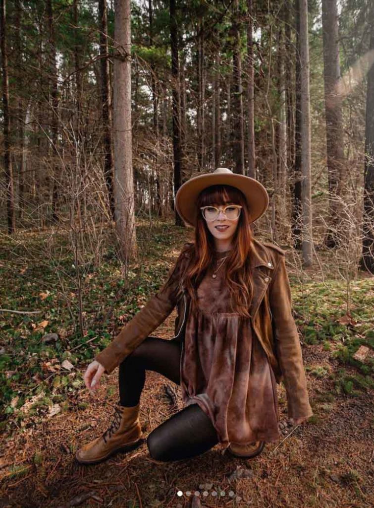 hipster girl outfit hat and glasses