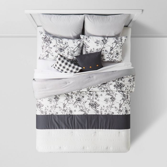 Black and White Floral Farmhouse Bedding 8 pc Comforter Set