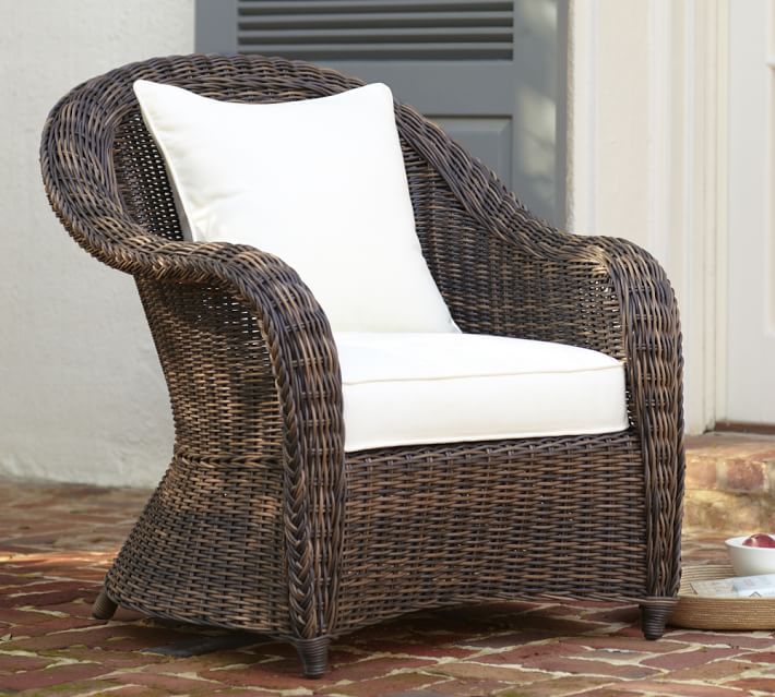 Retro Outdoor All-Weather Wicker Roll Arm Lounge Chair