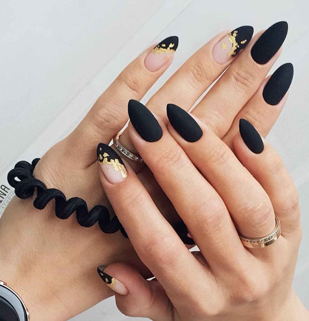 black and gold nail