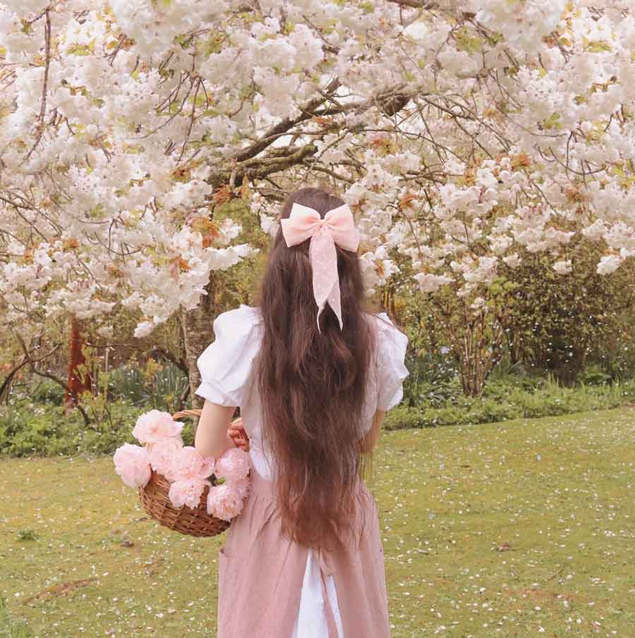 cottagecore hairstyle pink hairbow long hair